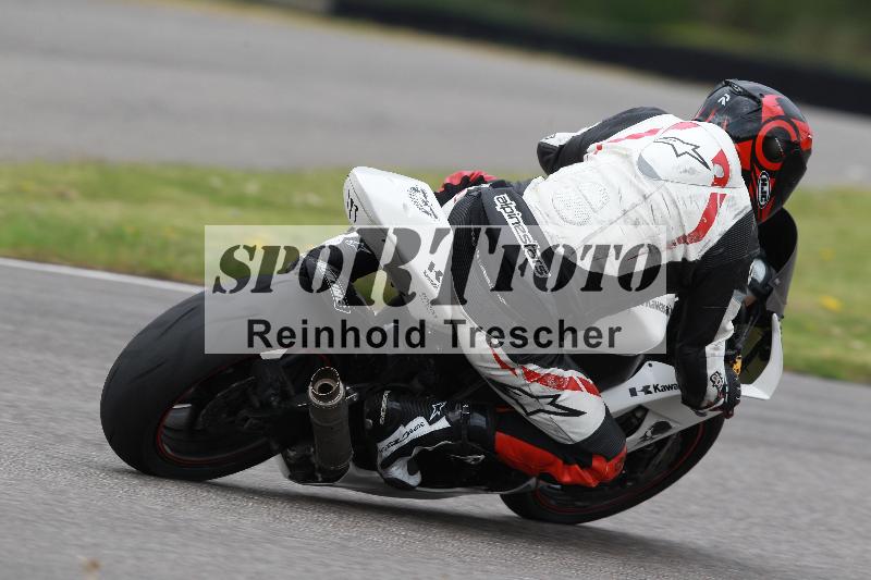 Archiv-2022/13 25.04.2022 Plüss Moto Sport ADR/Freies Fahren/backside